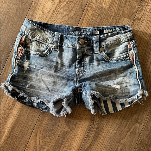 Miss Me - Embroidered Stretch Short - 27 - Picture 5 of 9